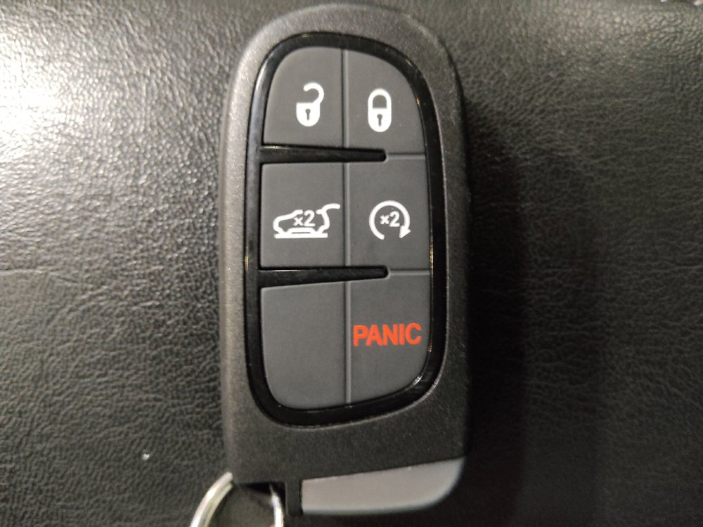 Used 2020 Jeep Cherokee Limited w/ Technology Group image 32