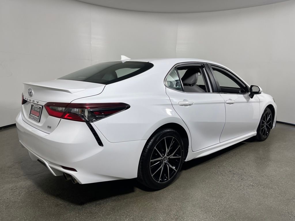 Certified 2022 Toyota Camry SE image 3