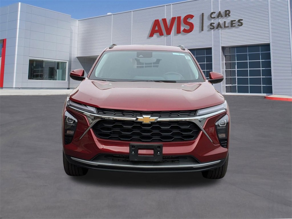 Used 2025 Chevrolet Trax LT w/ LT Convenience Package image 2