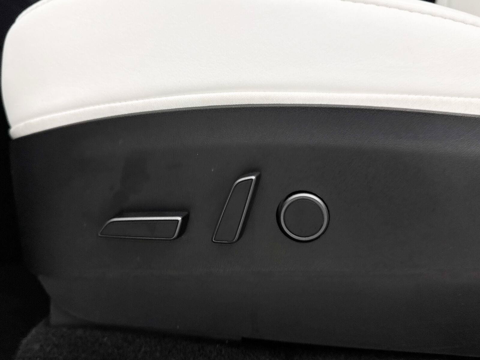 Used 2022 Tesla Model Y Performance AWD/4WD image 21