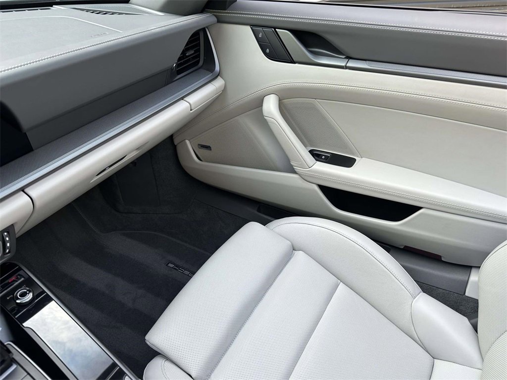 Used 2024 Porsche 911 Carrera image 27