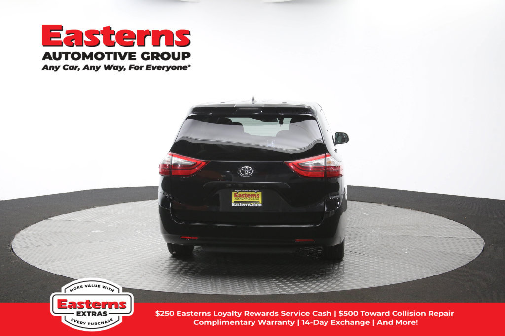 Used 2020 Toyota Sienna L FWD image 38