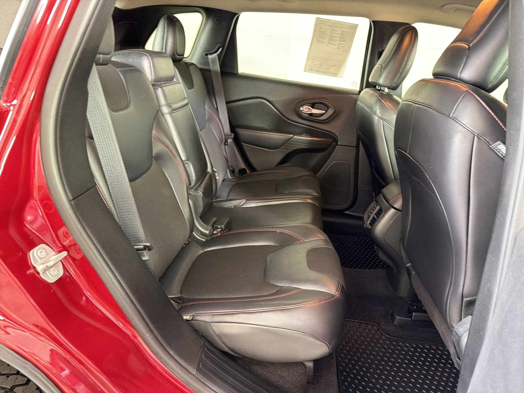 Used 2016 Jeep Cherokee Trailhawk w/ Cold Weather Group image 28