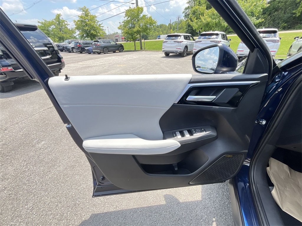 New 2025 Mitsubishi Outlander SE image 13