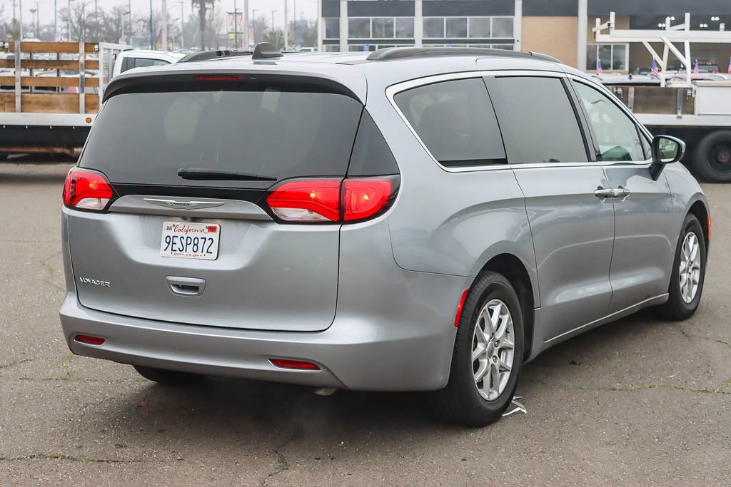 Used 2021 Chrysler Voyager Lxi image 4