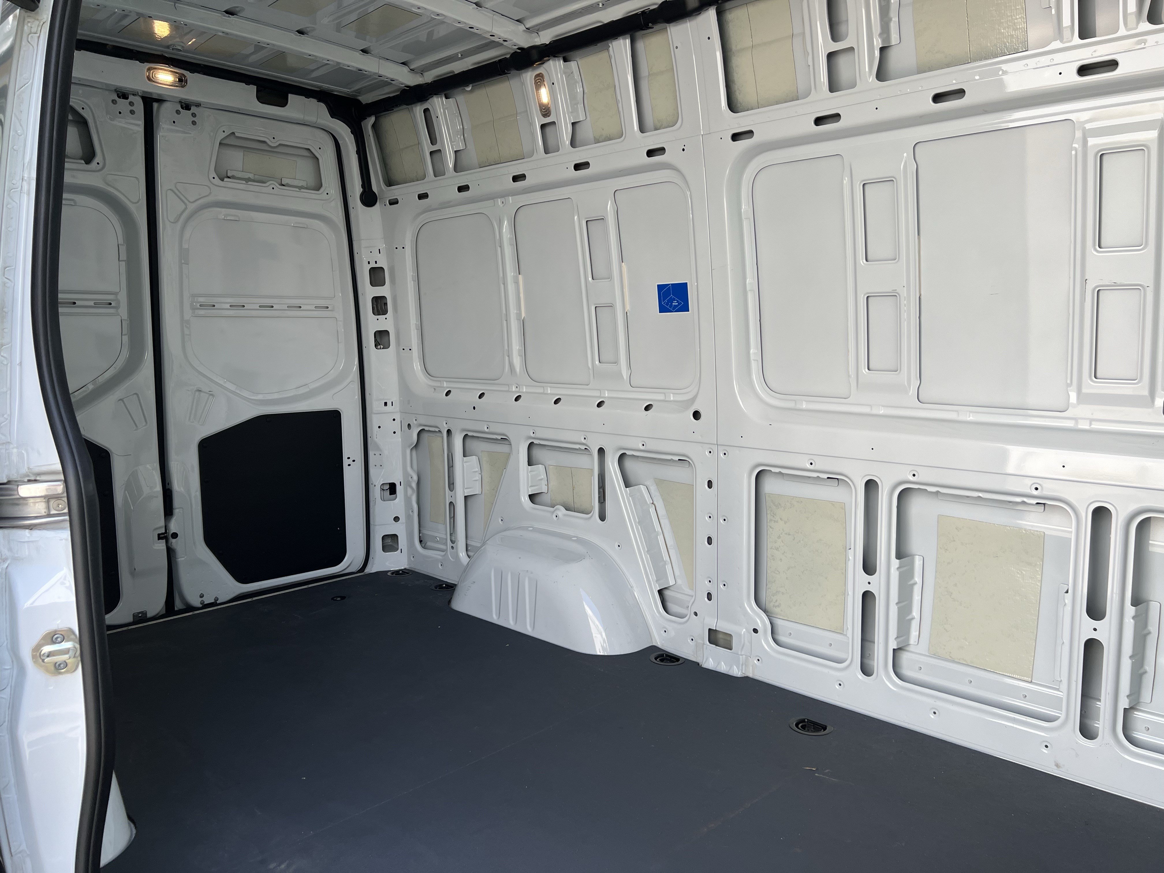 Used 2022 Mercedes-Benz Sprinter 2500 image 32