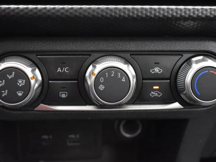 Used 2024 Nissan Kicks SV FWD image 33