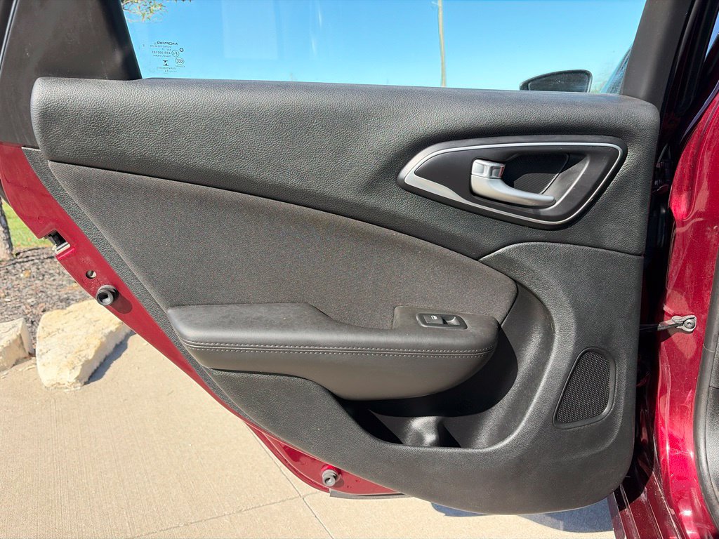 Used 2015 Chrysler 200 Limited w/ Convenience Group FWD image 32