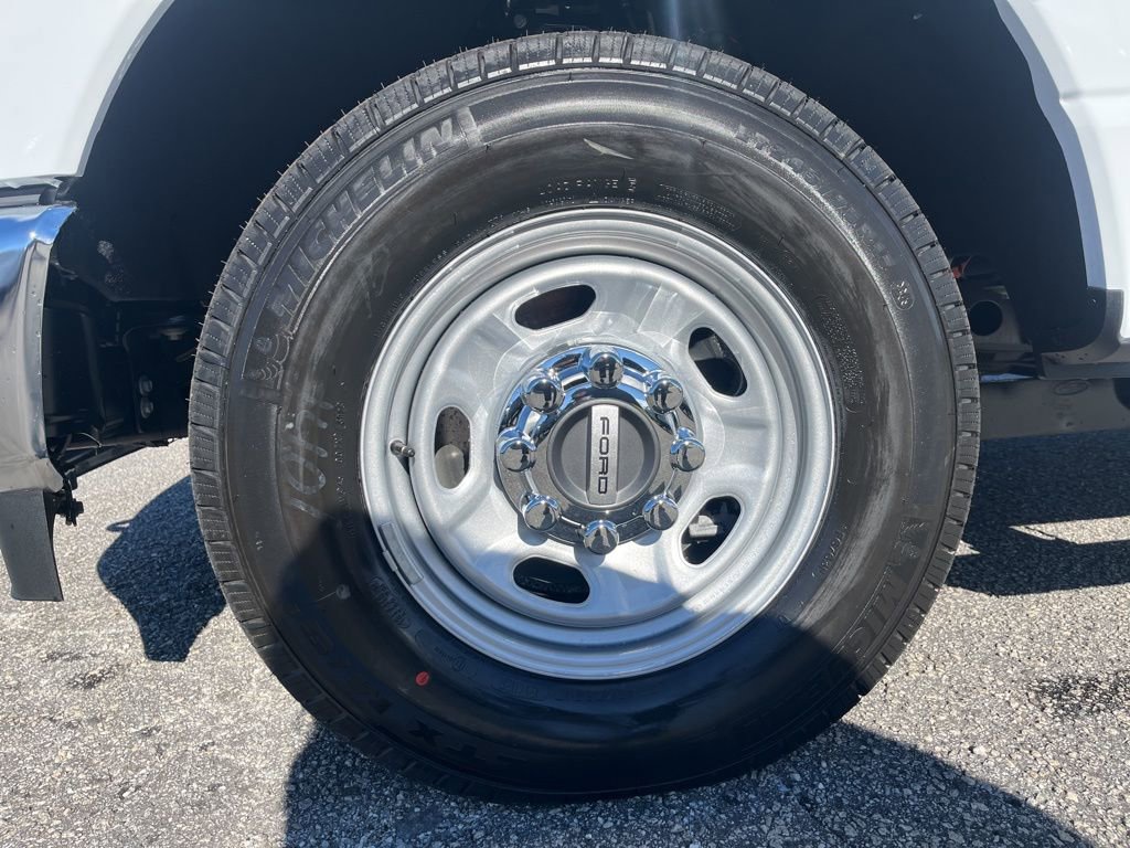 New 2026 Ford F350 XL w/ XL Chrome Package image 9