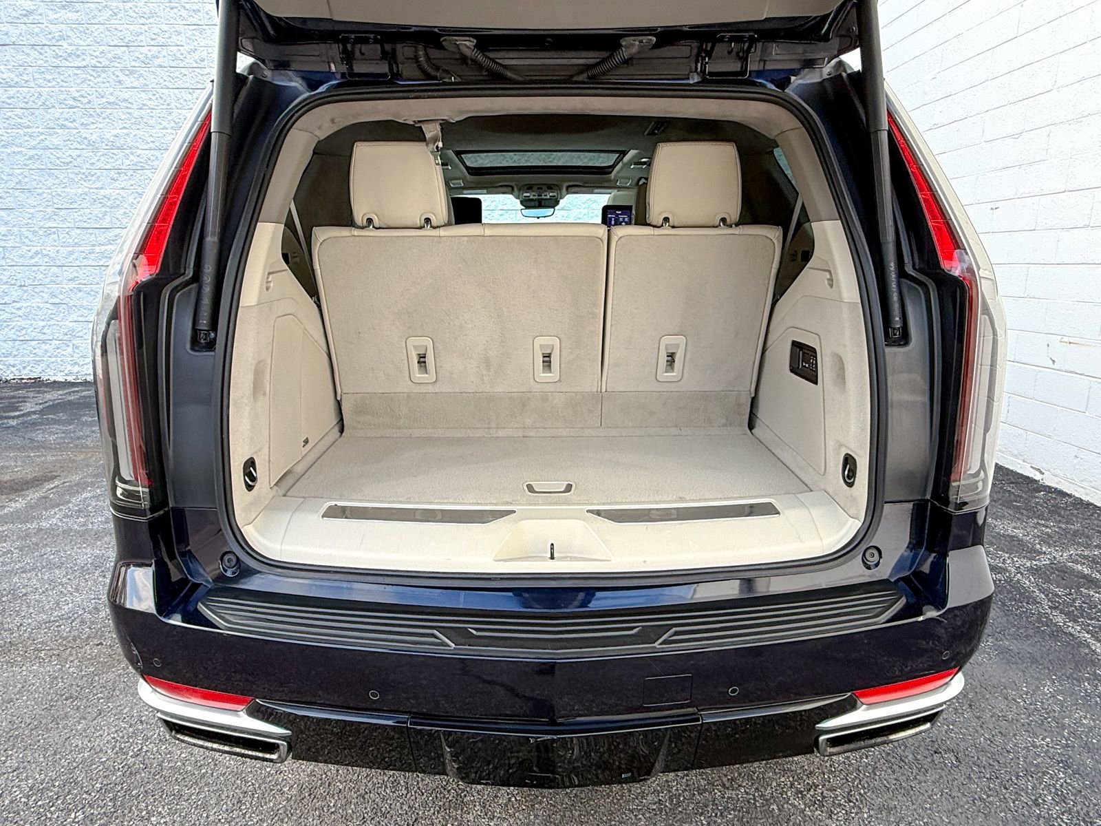 Used 2021 Cadillac Escalade Premium Luxury Platinum image 45