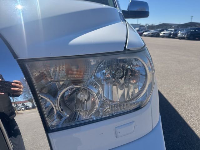 Used 2016 Toyota Sequoia Limited w/ Safety & Convenience Package image 9