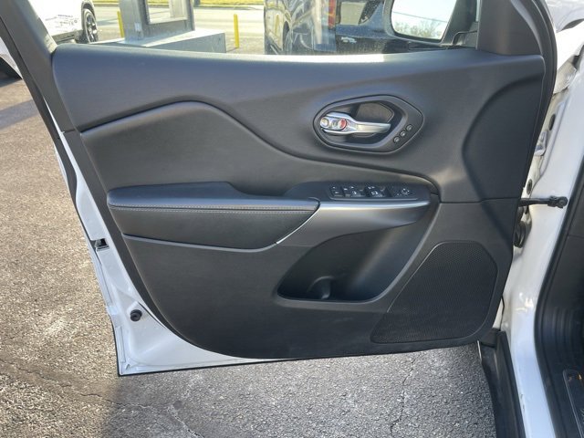 Used 2019 Jeep Cherokee Limited image 13