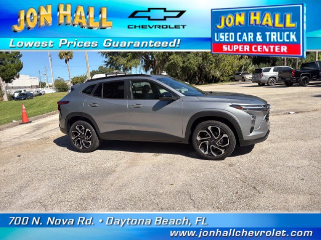 Used 2025 Chevrolet Trax RS w/ Sunroof Package FWD image 14
