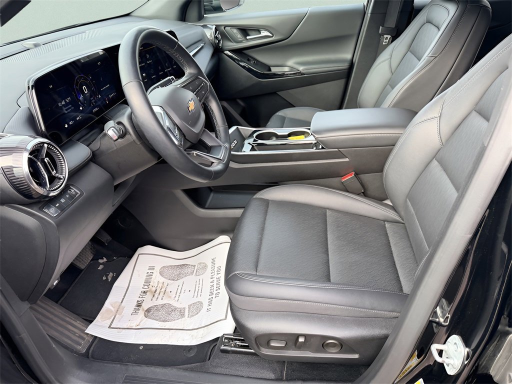 Used 2025 Chevrolet Equinox LT w/ Convenience Package II image 12
