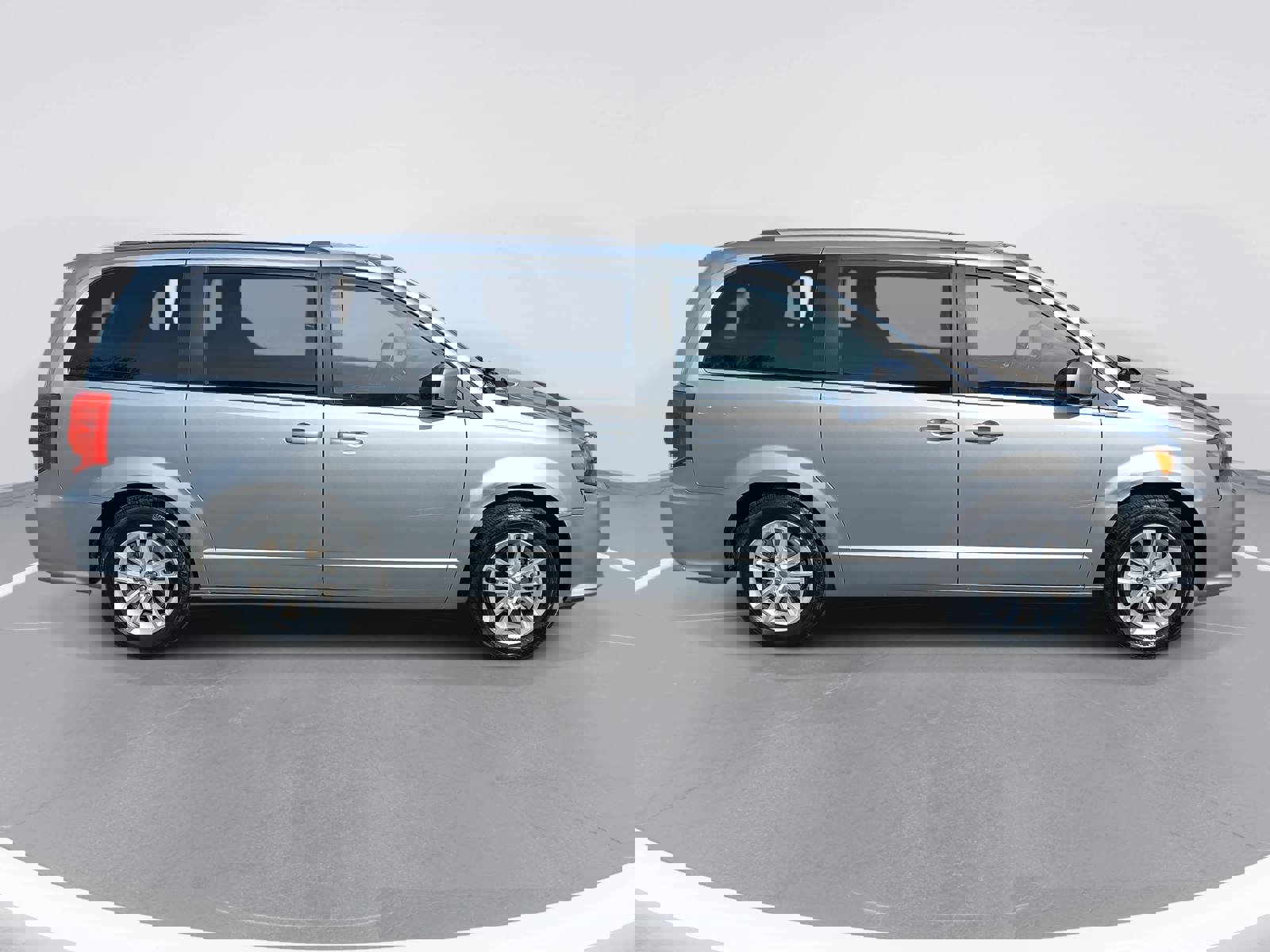 Used 2019 Dodge Grand Caravan SXT image 4