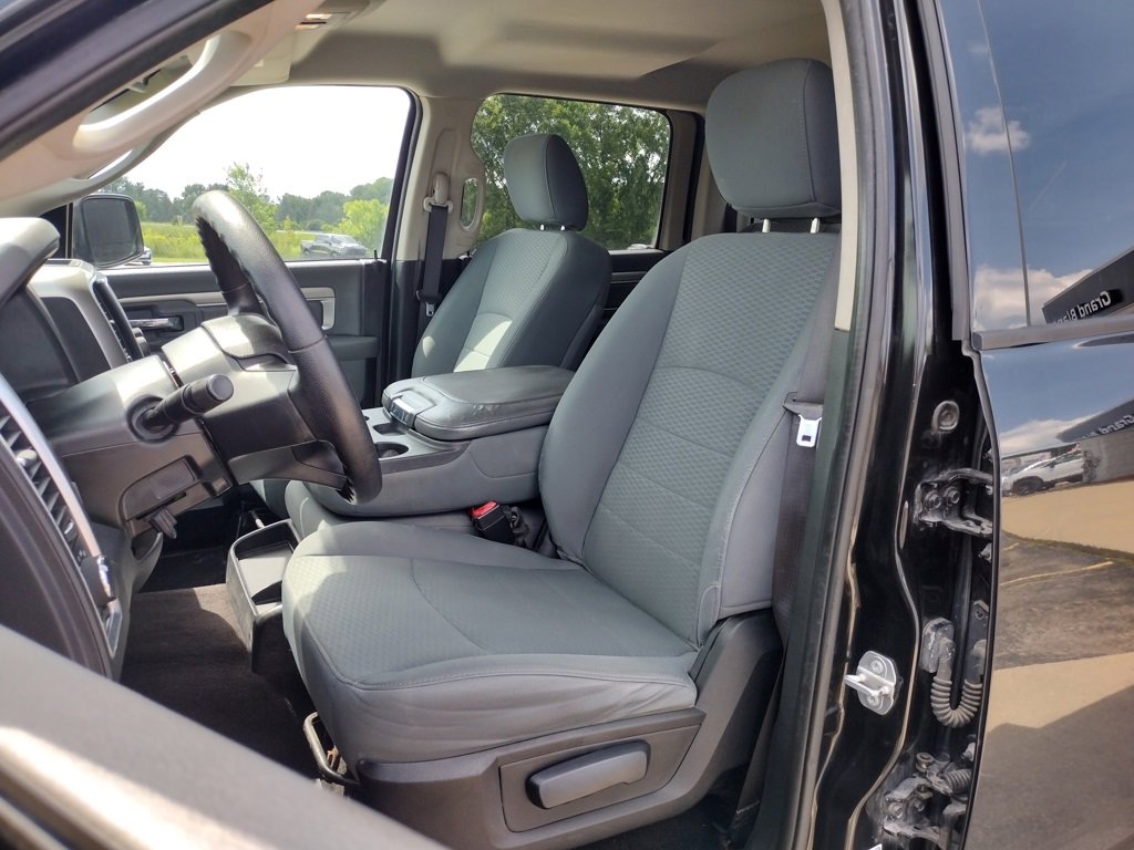 Used 2016 RAM 1500 Classic SLT image 2