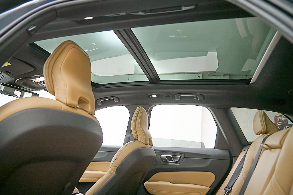 Certified 2025 Volvo XC60 B5 Ultra image 23