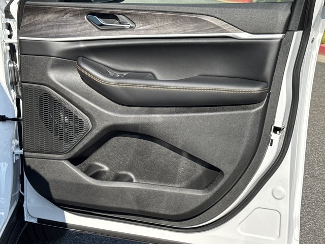 New 2026 Jeep Grand Cherokee Limited AWD/4WD image 13