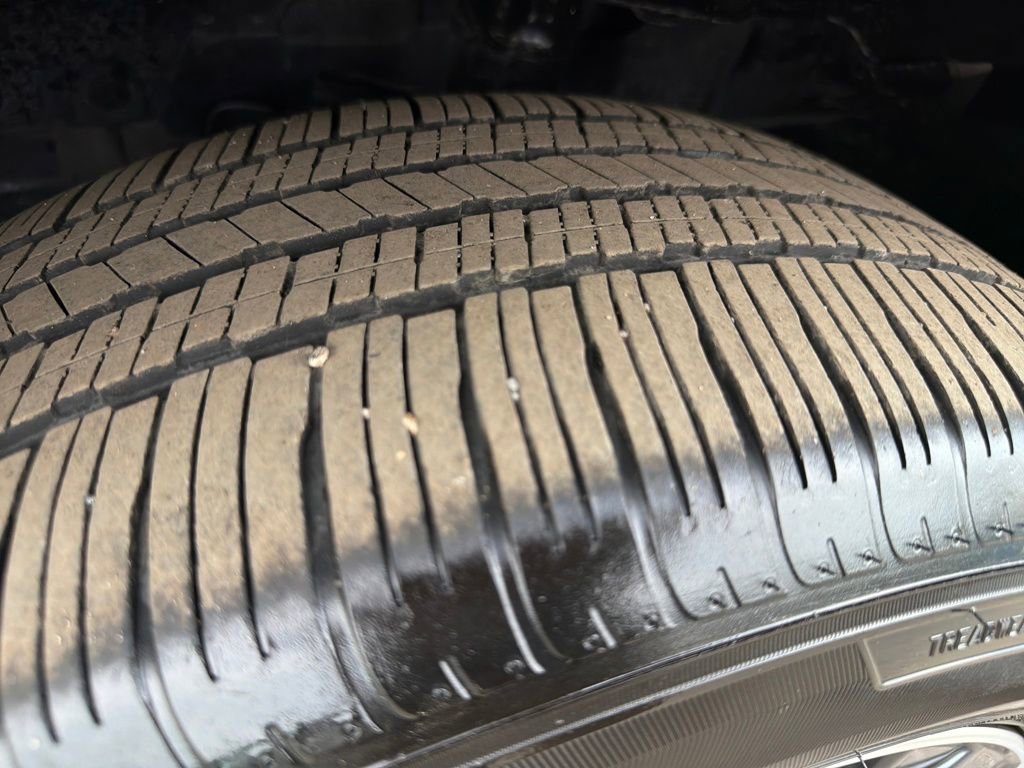 Used 2025 Nissan Rogue SV image 30