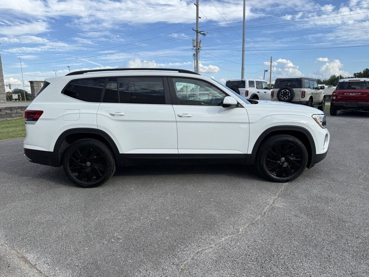 Used 2024 Volkswagen Atlas SE w/ Black Wheel Package image 6