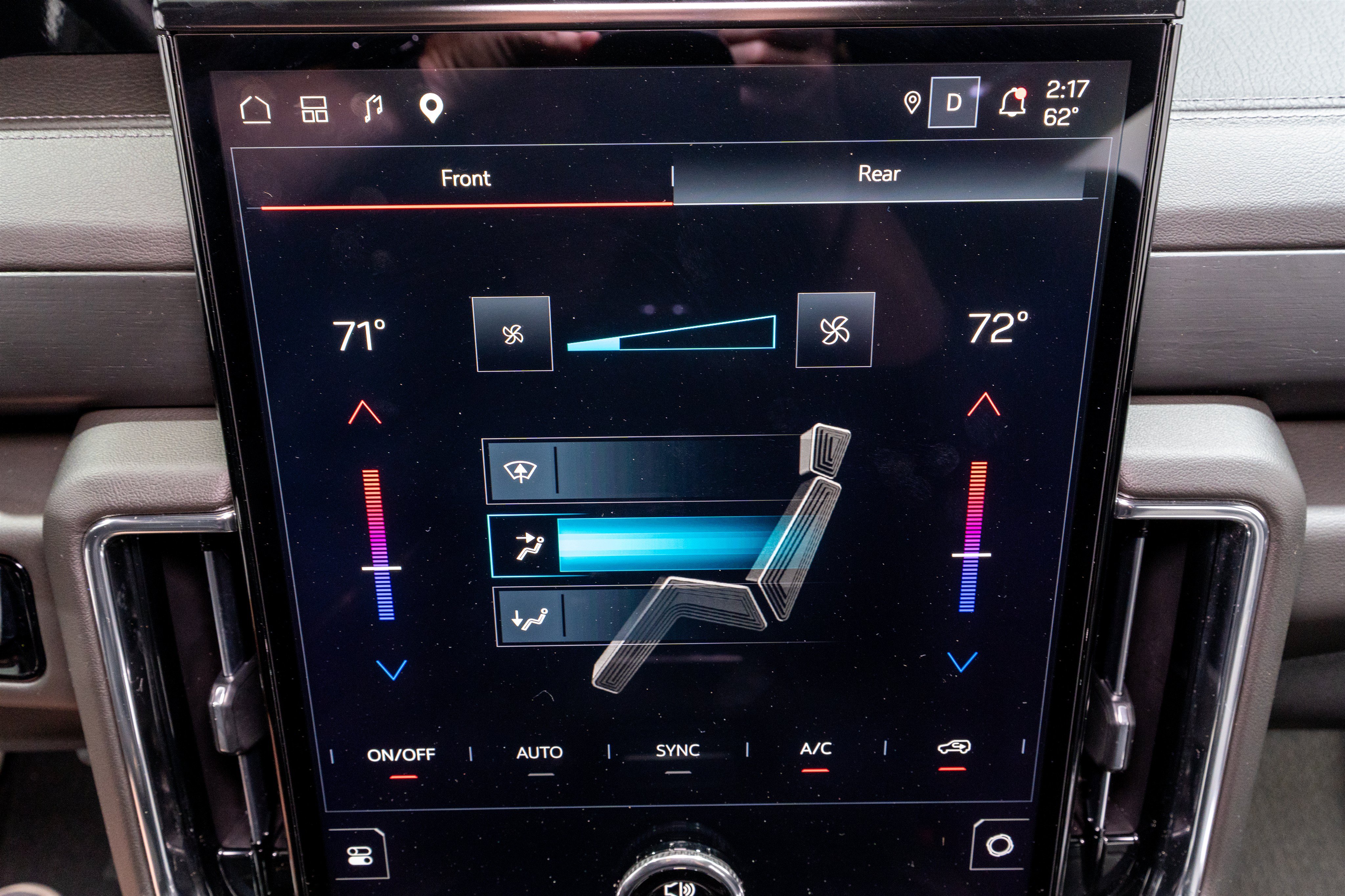 Used 2025 GMC Yukon XL Denali w/ Advanced Technology Package AWD/4WD image 22