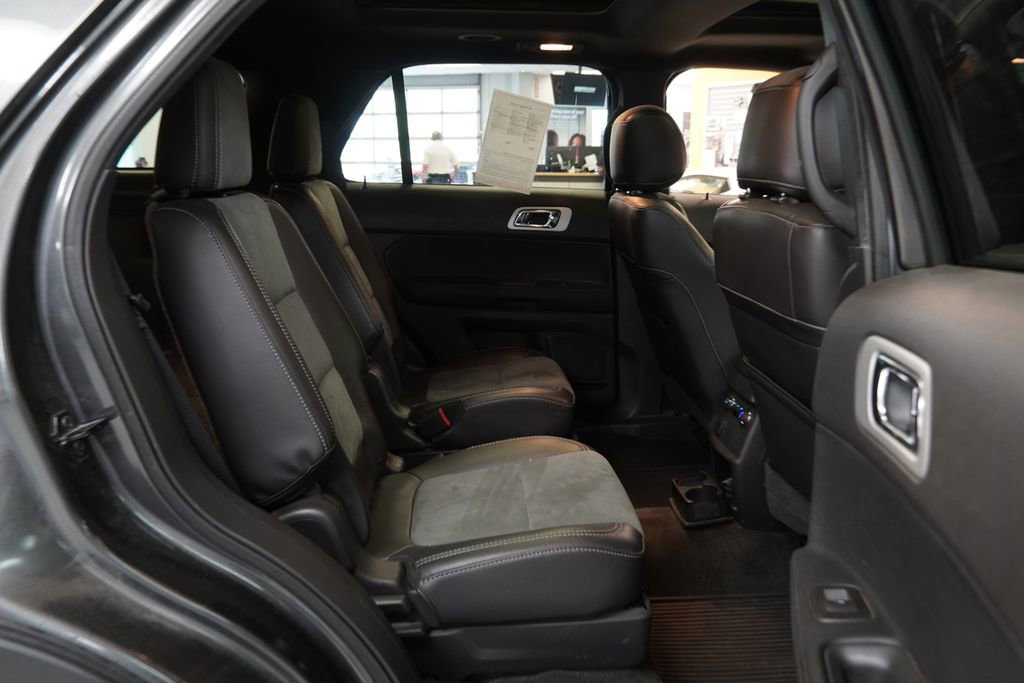 Used 2015 Ford Explorer XLT w/ Equipment Group 202A FWD image 31