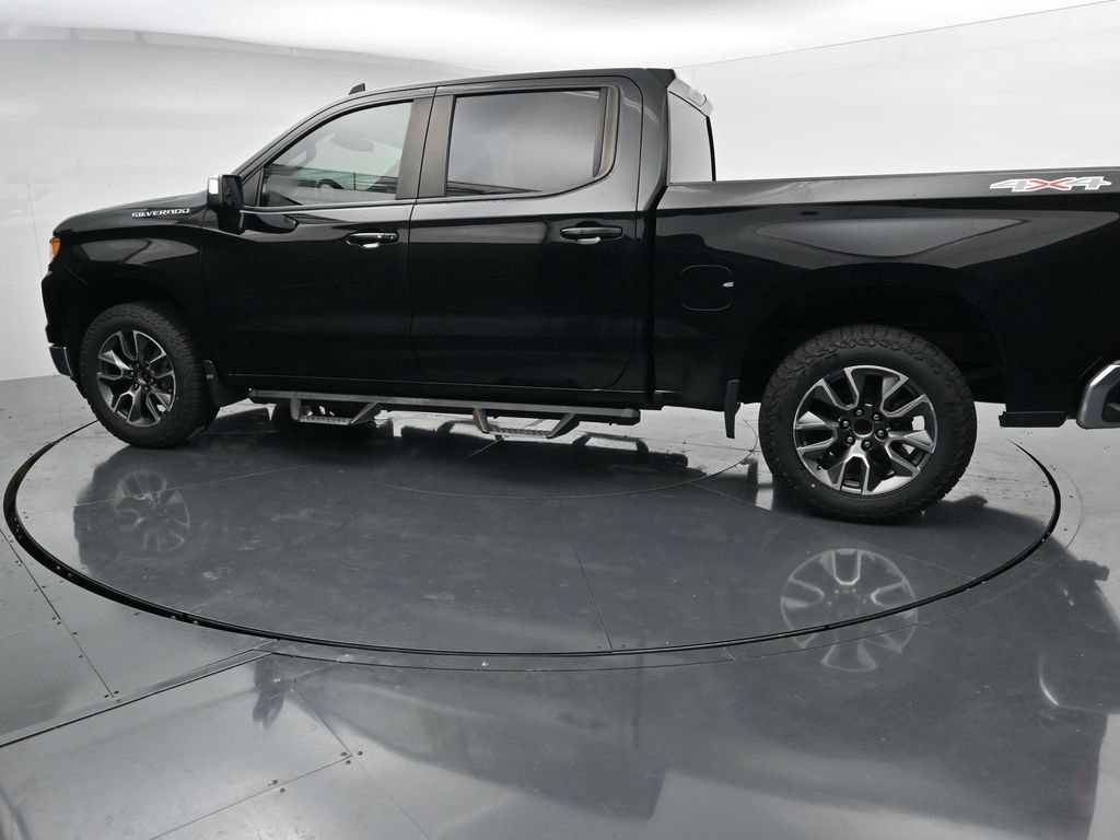 Used 2022 Chevrolet Silverado 1500 LT AWD/4WD image 5