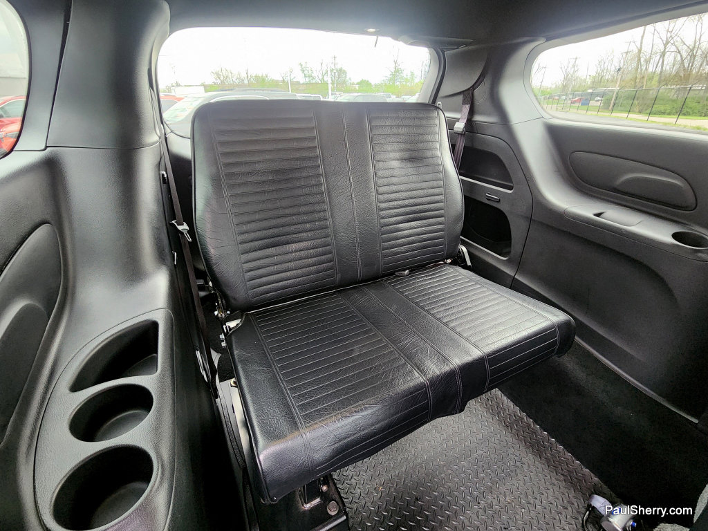 Used 2024 Chrysler Pacifica Touring FWD image 5