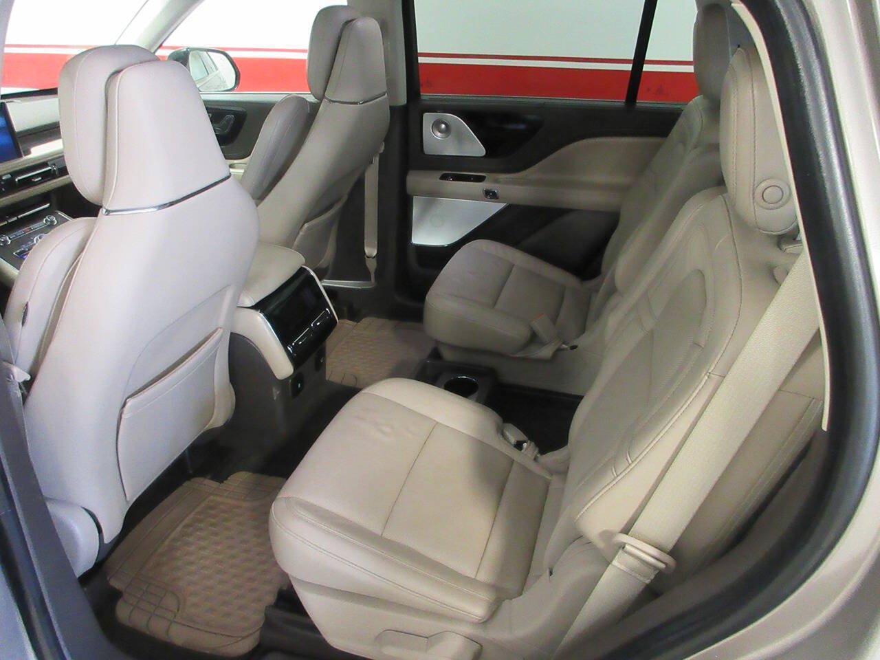 Used 2020 Lincoln Aviator Reserve w/ Equipment Group 202A AWD/4WD image 25