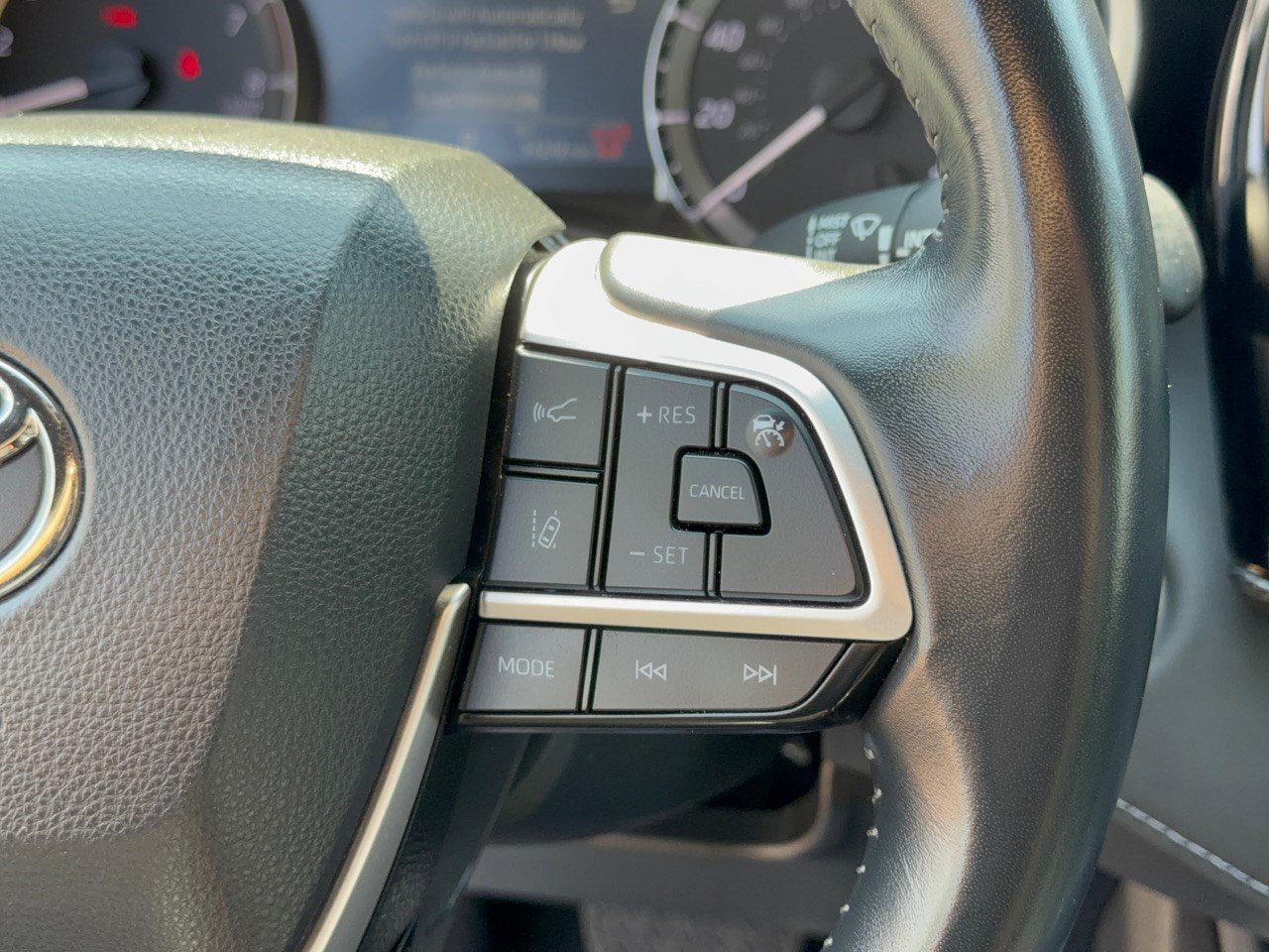 Used 2024 Toyota Highlander XSE FWD image 19
