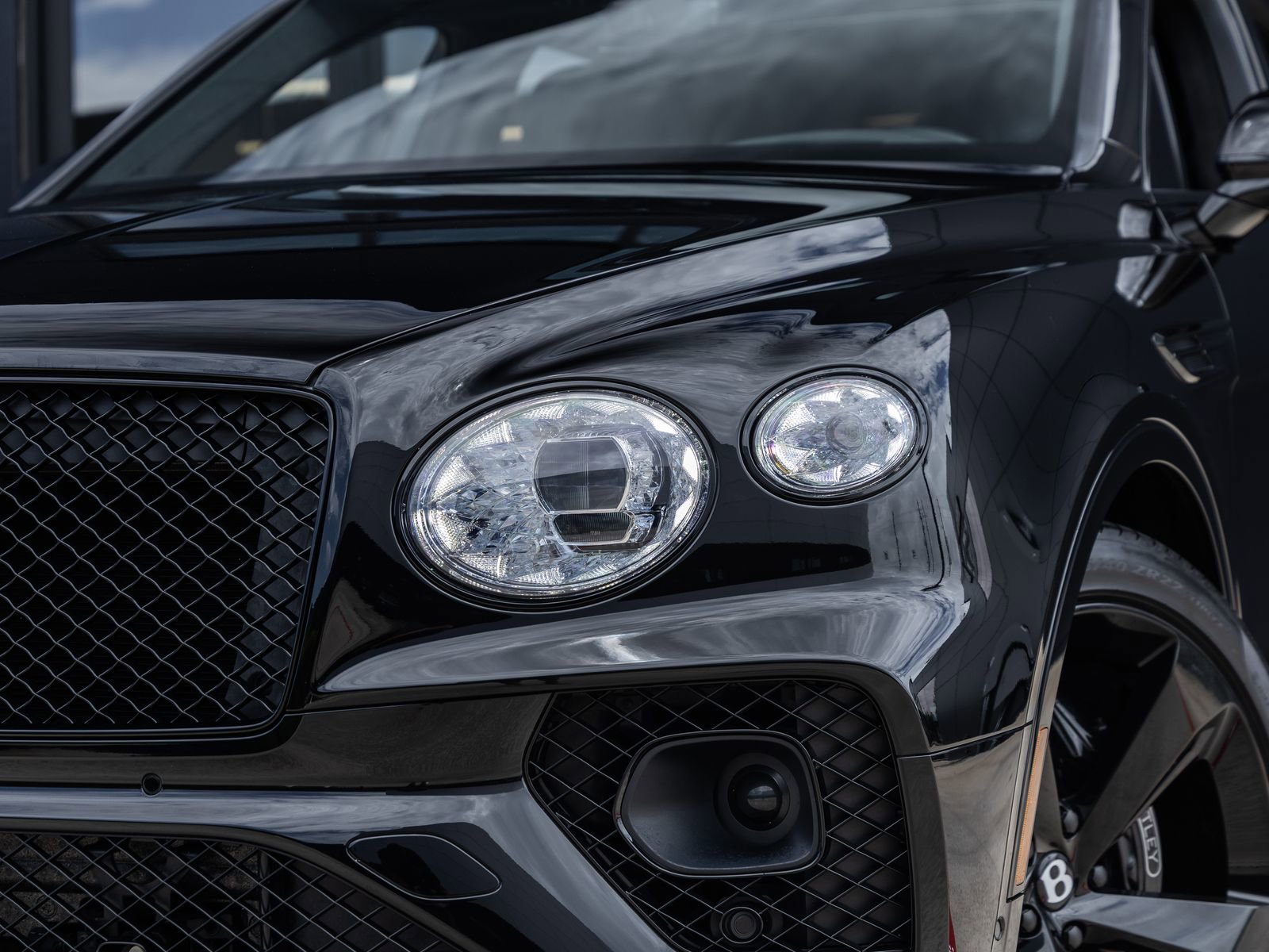Used 2023 Bentley Bentayga AWD/4WD image 13