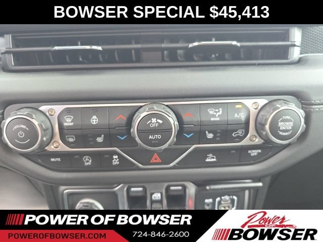 Used 2025 Jeep Gladiator Mojave w/ Convenience Group AWD/4WD image 17