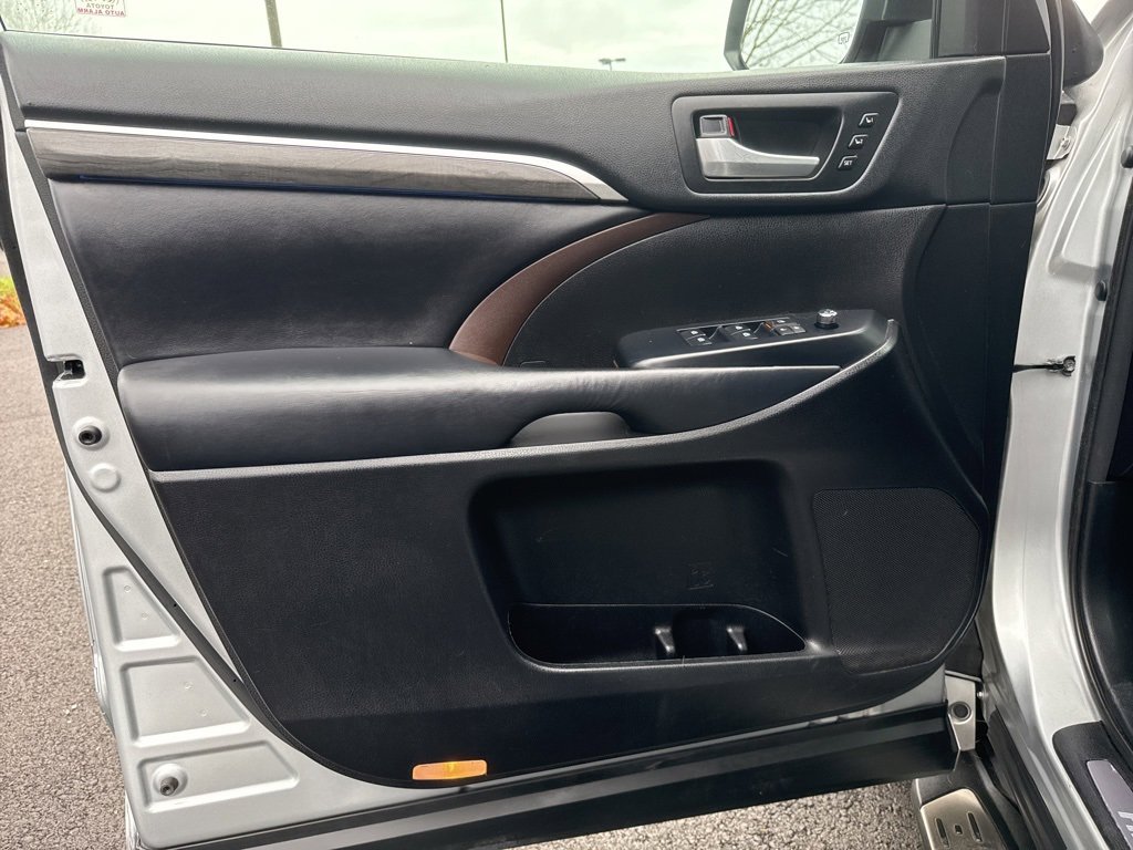 Used 2018 Toyota Highlander Limited Platinum image 13