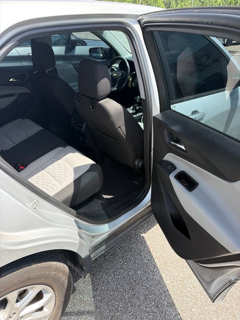 Used 2020 Chevrolet Equinox LS FWD image 12