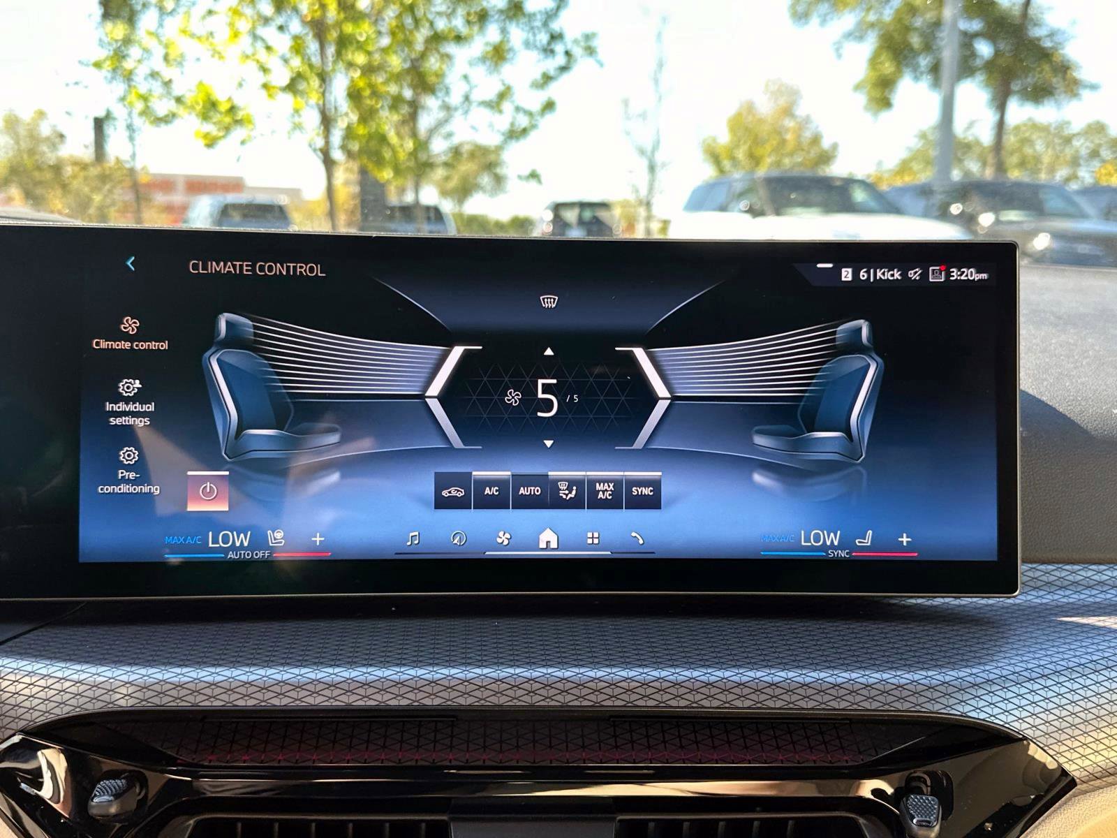 Used 2025 BMW 430i Coupe w/ Premium Package image 16