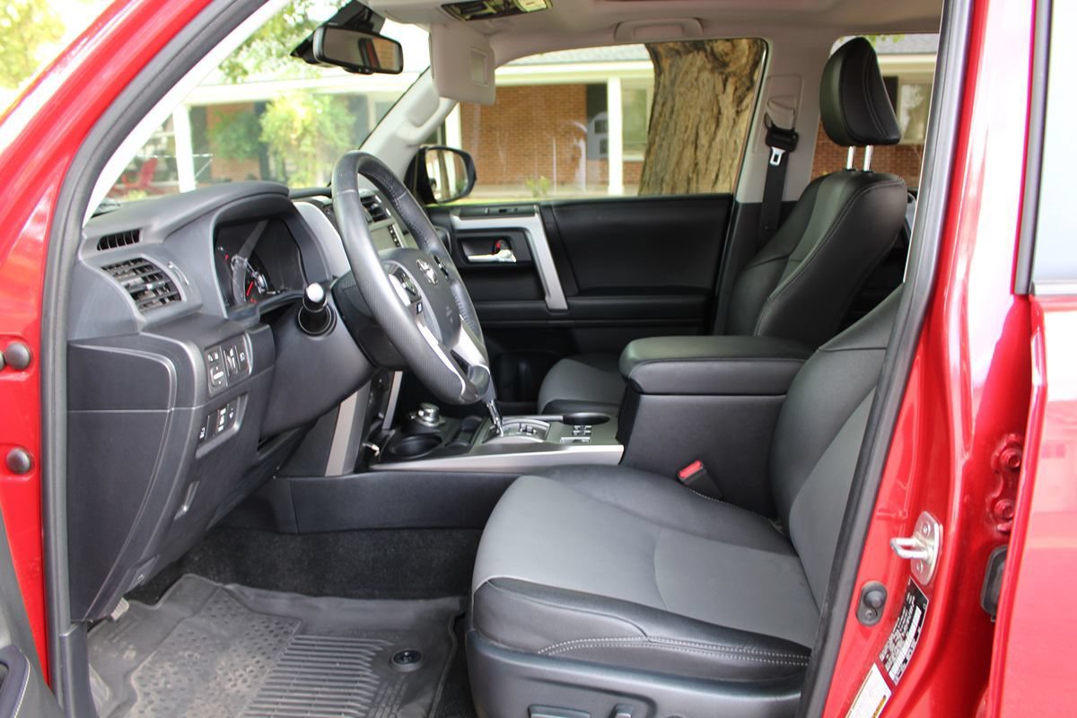 Used 2022 Toyota 4Runner SR5 Premium w/ Moonroof Package AWD/4WD image 8