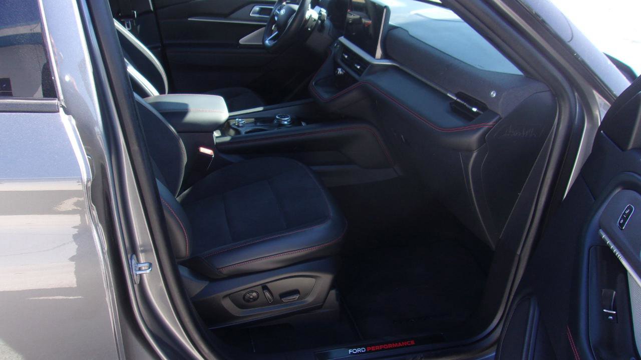 Used 2025 Ford Explorer ST image 6