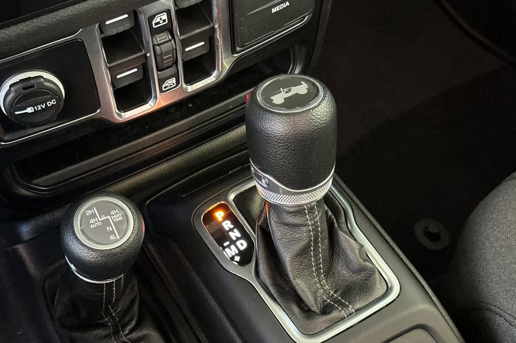 Used 2024 Jeep Wrangler Unlimited AWD/4WD image 21
