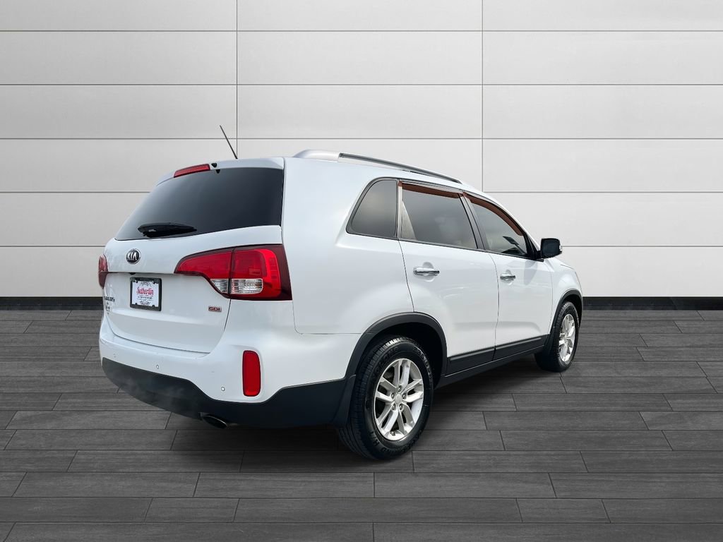 Used 2015 Kia Sorento LX image 3
