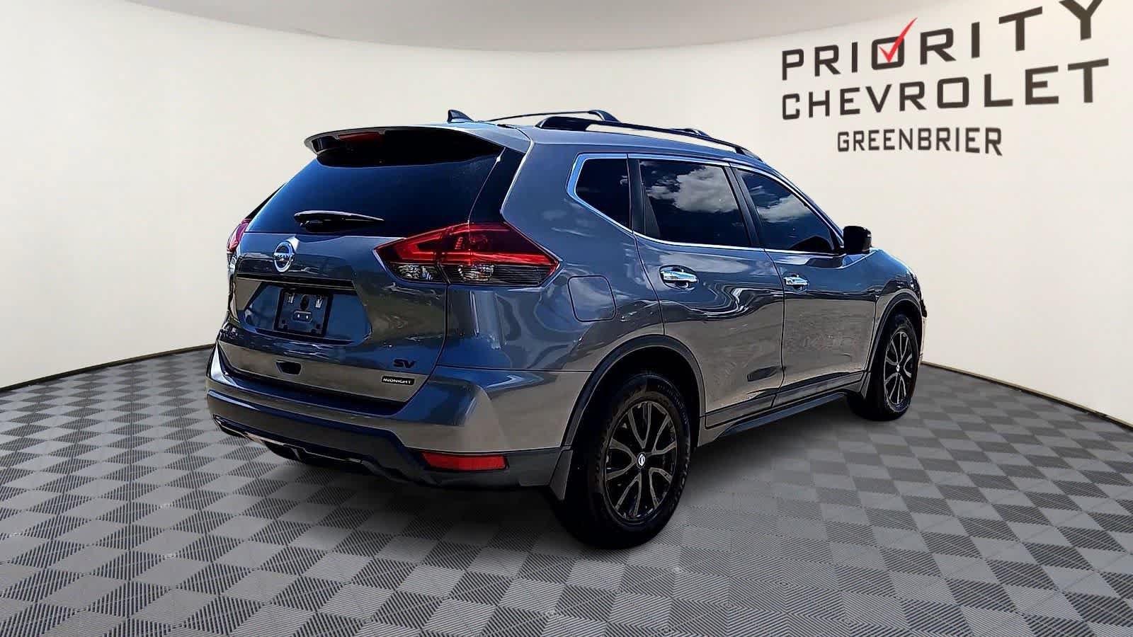 Used 2018 Nissan Rogue SV w/ Premium Package FWD image 8