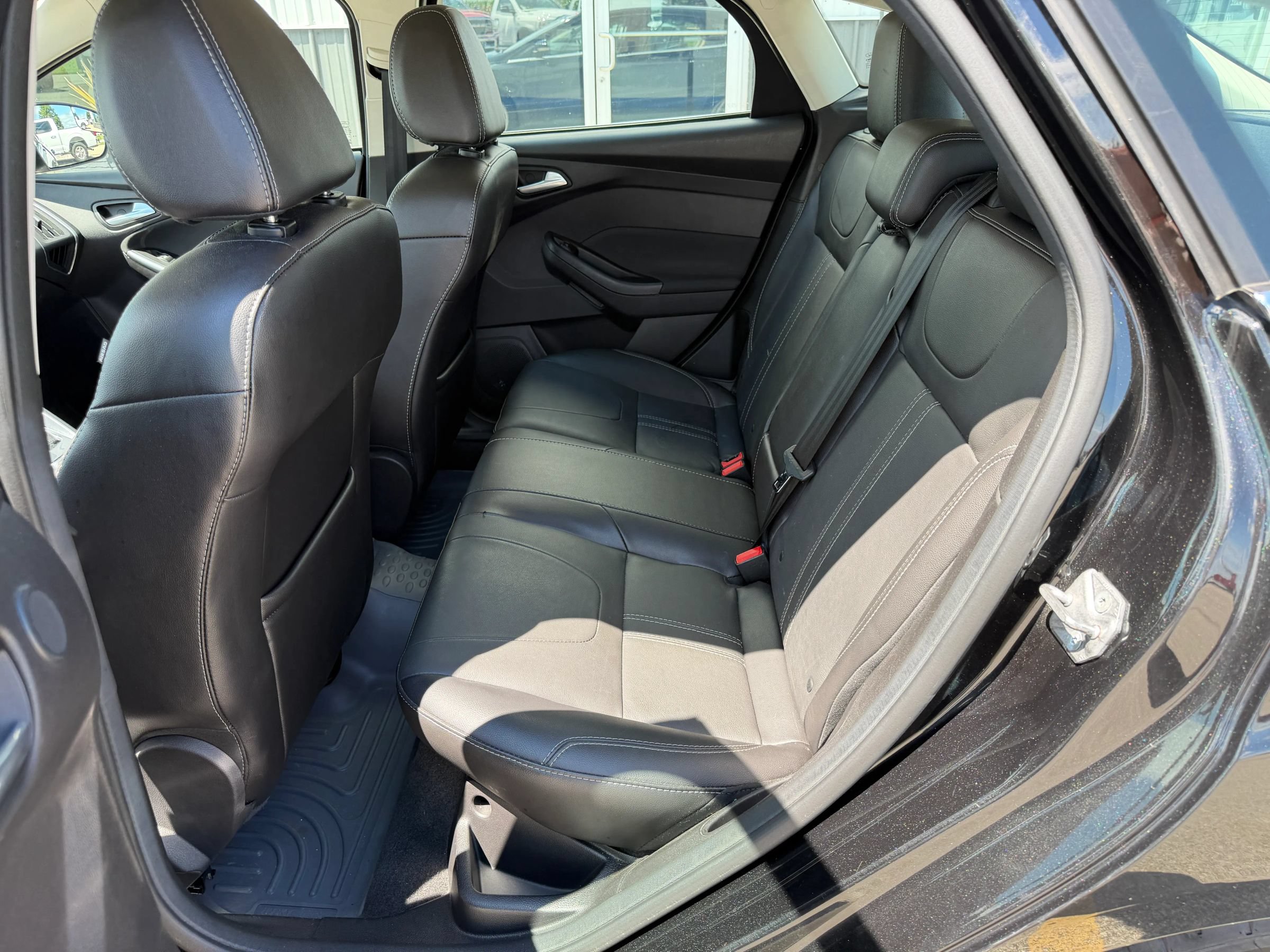 Used 2014 Ford Focus Titanium FWD image 21