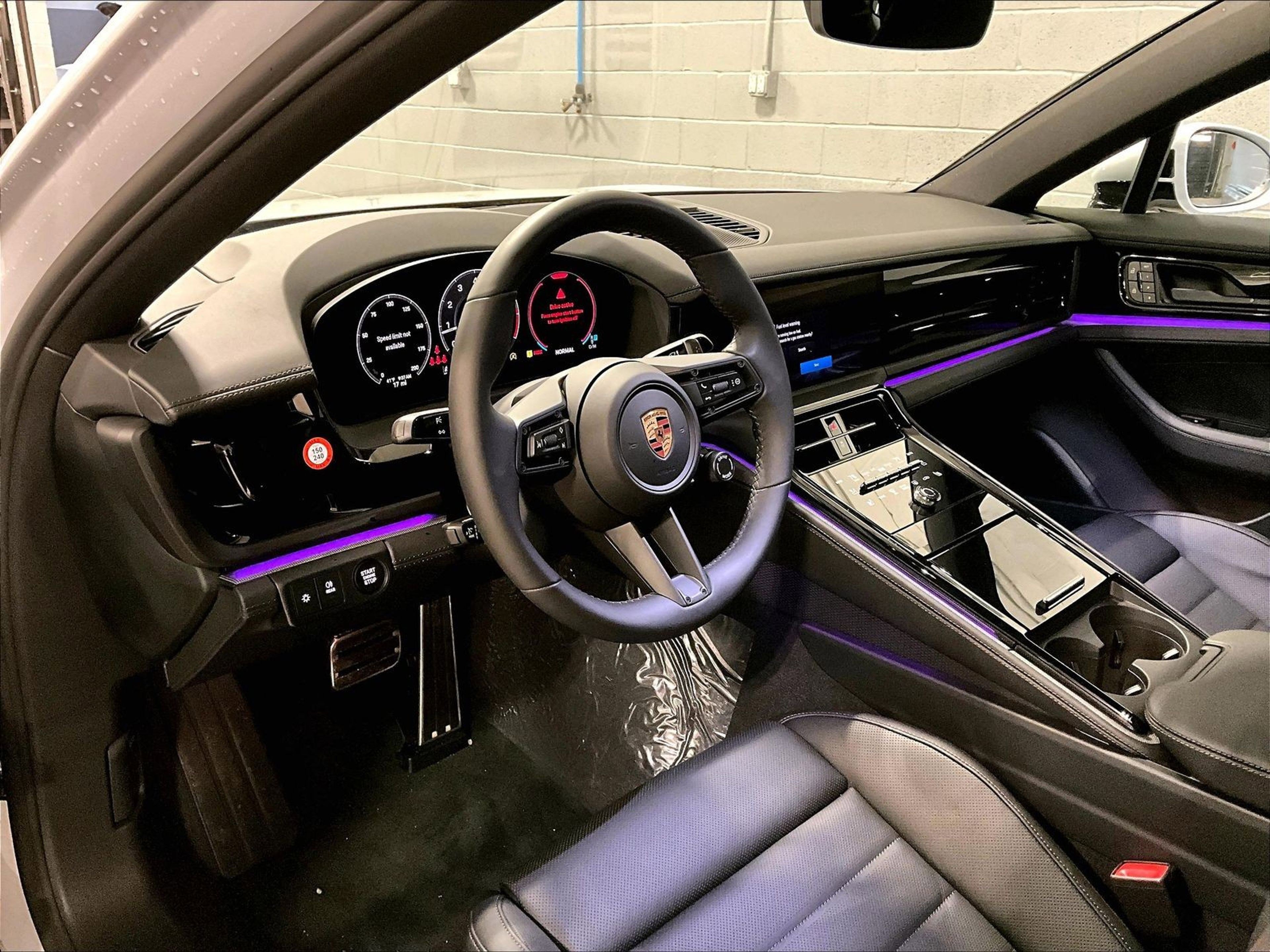 New 2026 Porsche Panamera 4 image 4