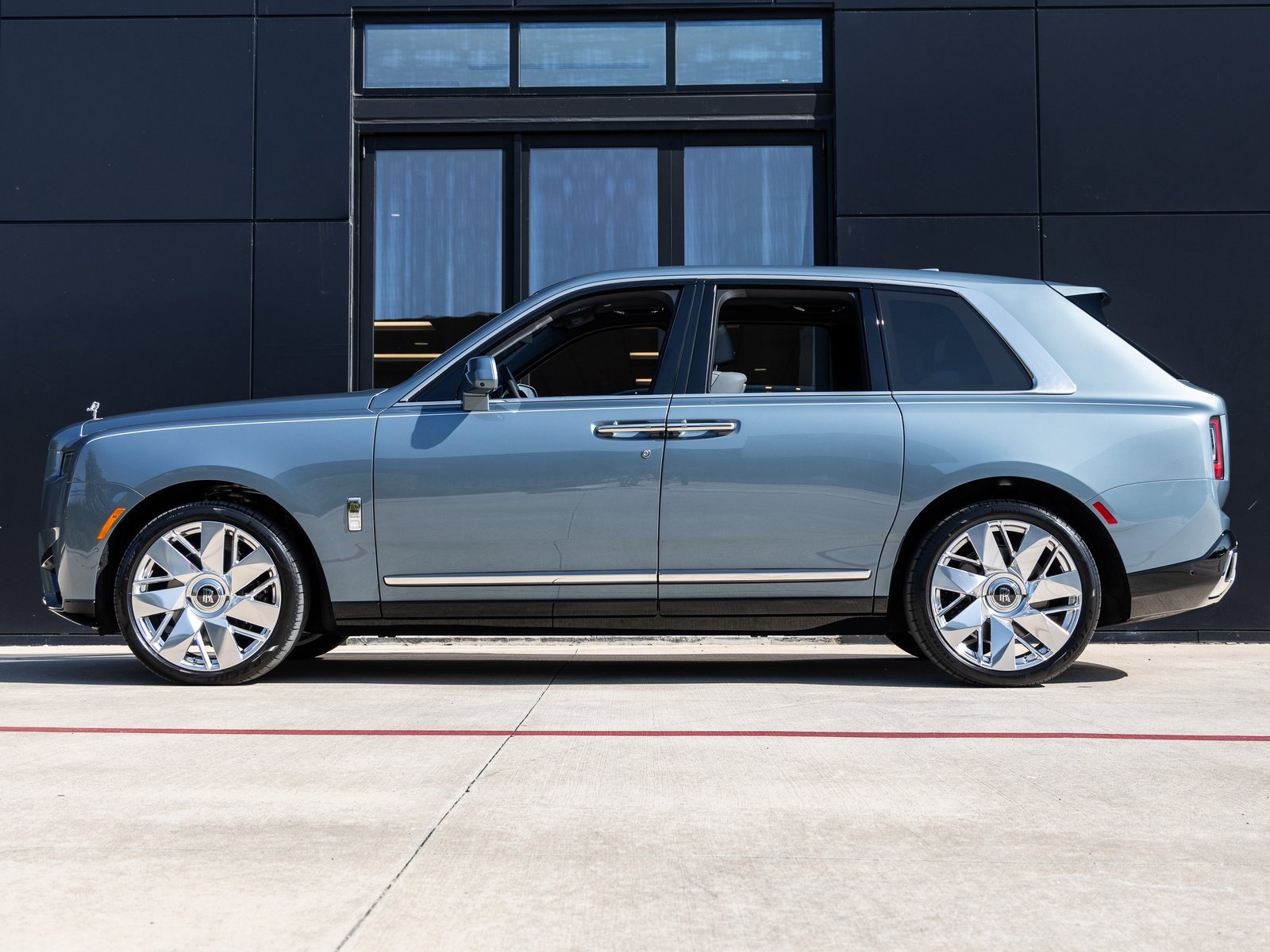 New 2026 Rolls-Royce Cullinan image 3