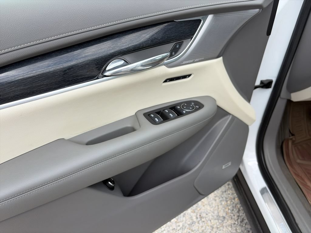 Used 2023 Cadillac XT6 Premium Luxury FWD image 17