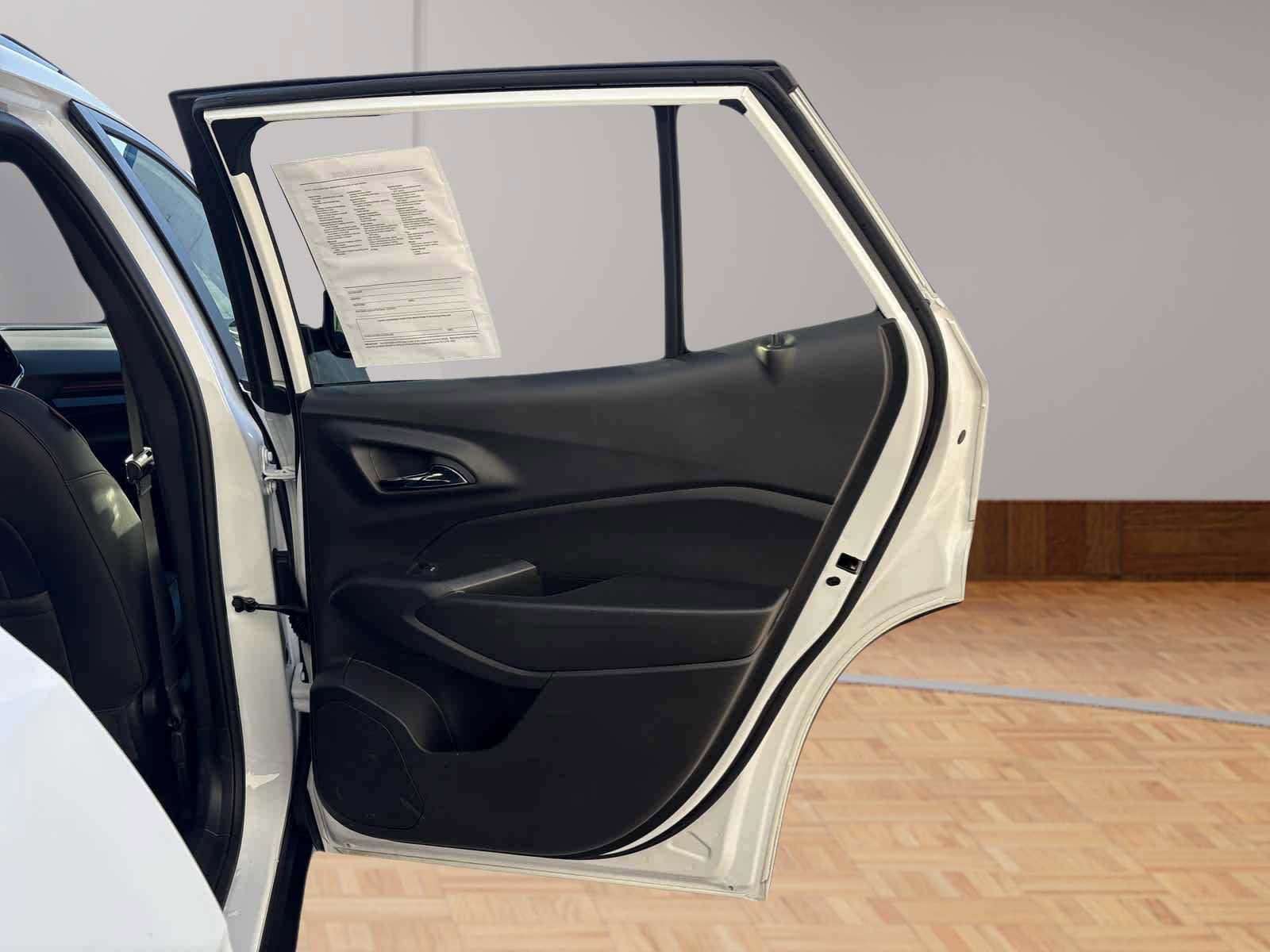 Used 2025 Chevrolet Trax RS w/ Sunroof Package image 13