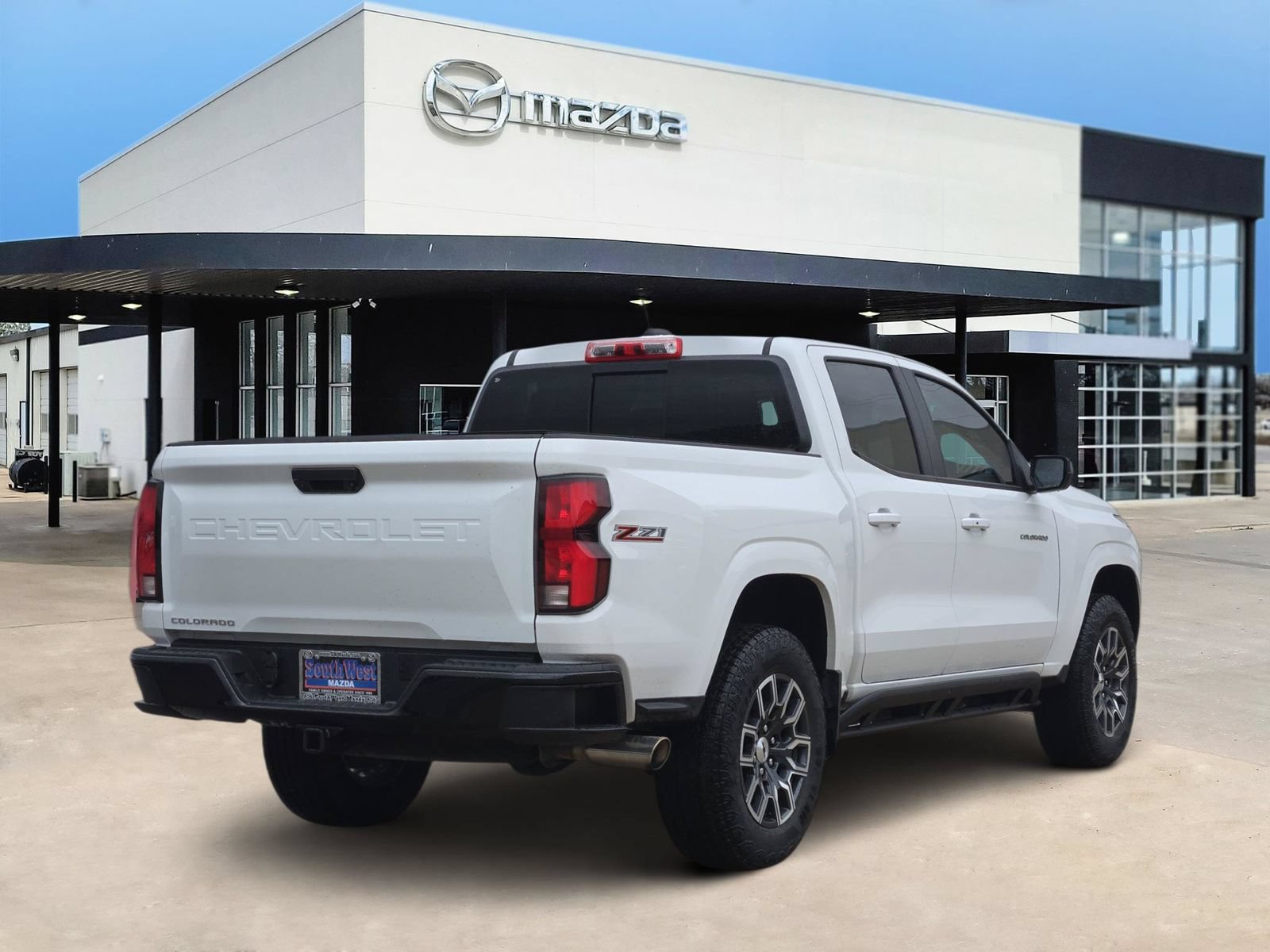 Used 2024 Chevrolet Colorado Z71 w/ Z71 Convenience Package 2 AWD/4WD image 5