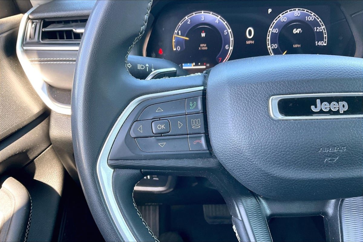 Used 2024 Jeep Grand Cherokee Laredo RWD image 18