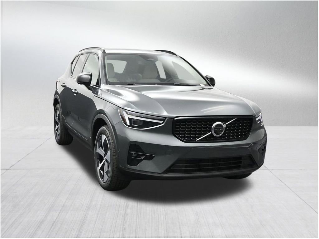 New 2026 Volvo XC40 B5 Plus w/ Protection Package Premier AWD/4WD image 7