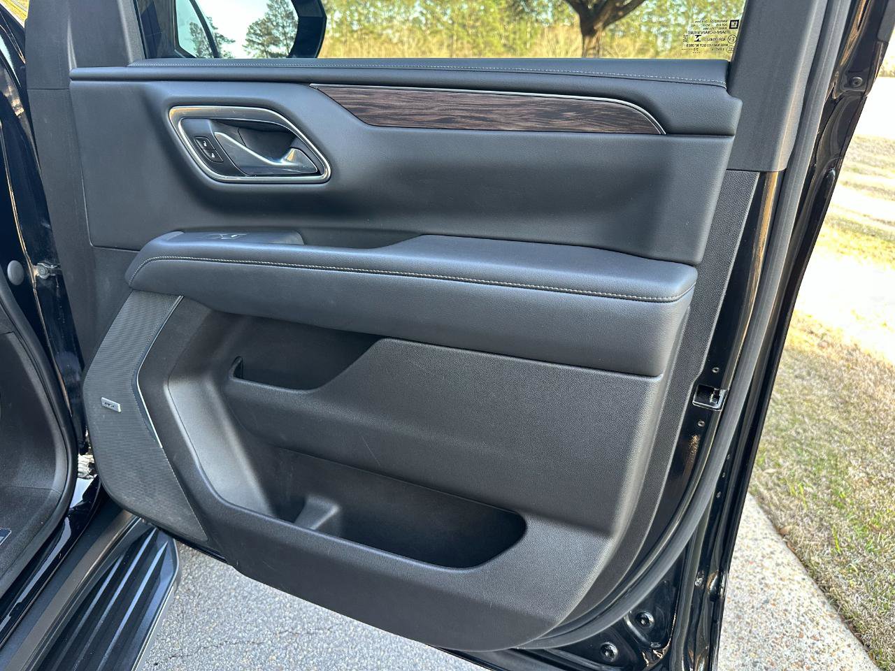 Used 2021 Chevrolet Tahoe LT w/ LT Signature Package image 32