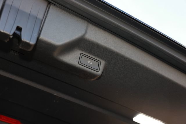 Used 2025 Volkswagen ID. Buzz Pro S RWD image 56